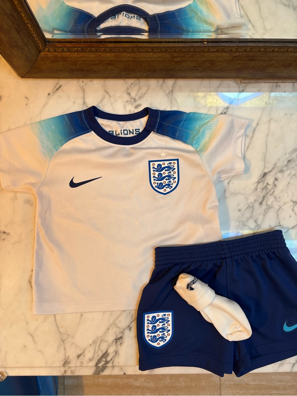 Nike Kids England Football Tee & Shorts Set - White & Blue 9-12 m